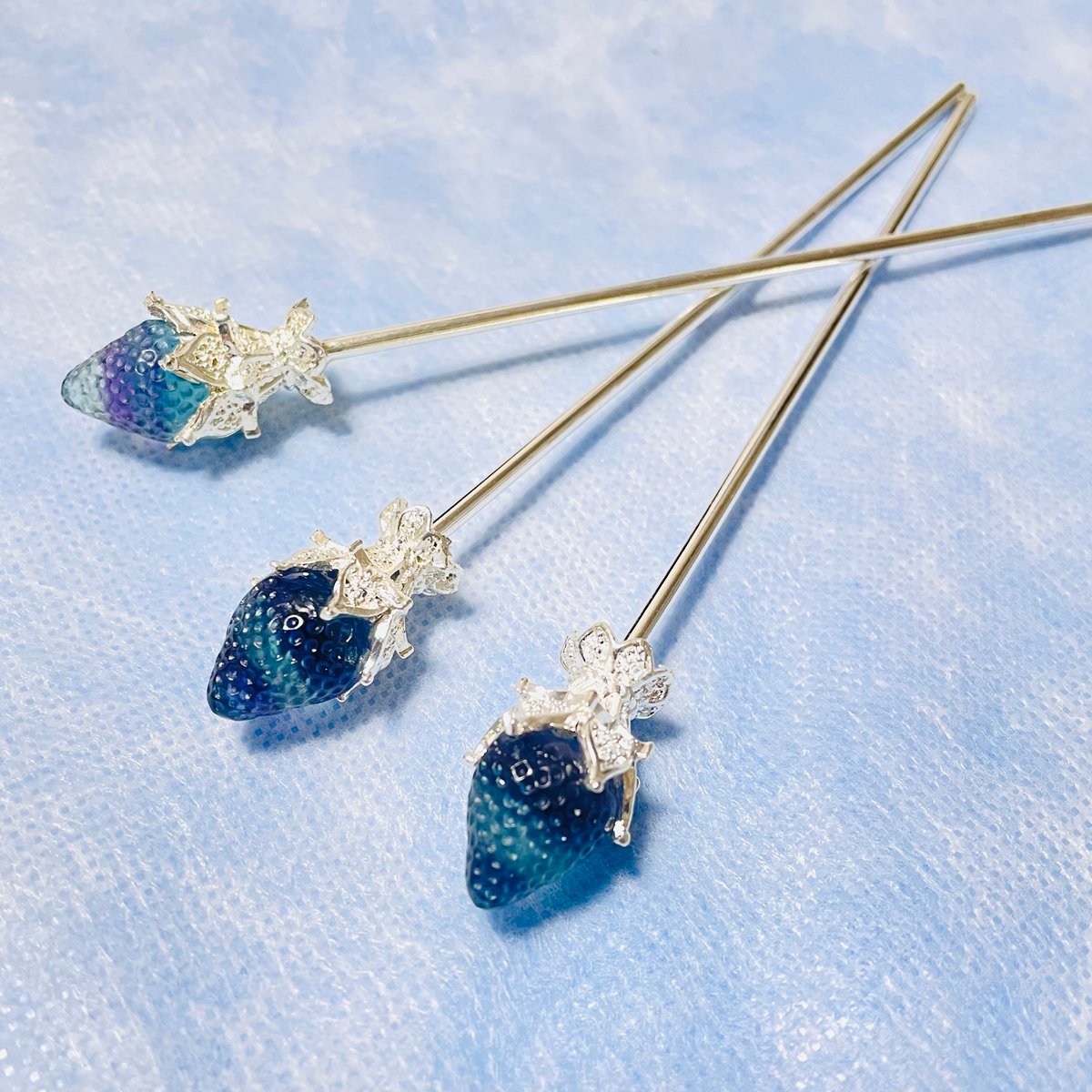 フローライトのストロベリー・スティック（天然石/蛍石/ヘア