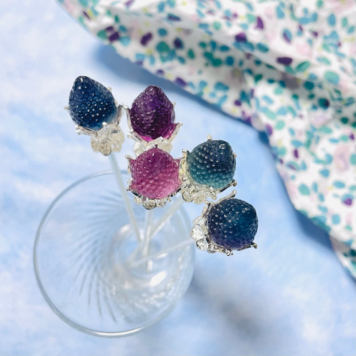 フローライトのストロベリー・スティック（天然石/蛍石/ヘア