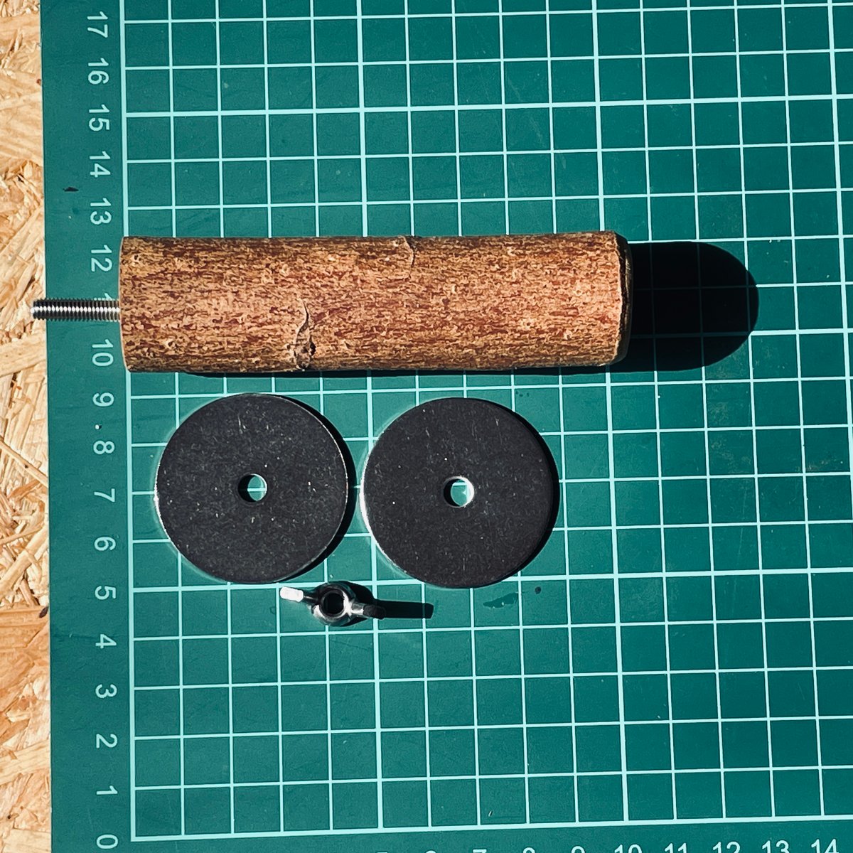 止まり木6本と1本おまけ。 止まり木6本と1本おまけ。