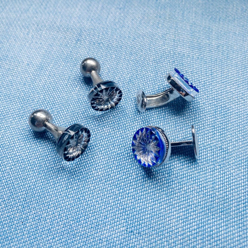 青色球体の金属製カフリンクス 青色球体の金属製カフリンクス カフス ボール 球体 丸 モチーフ カフス