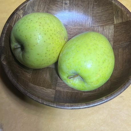 寄木細工風トレイ　アクセサリー入れなどにどうぞ　えっ　頭にかぶるって？　それはいいかも