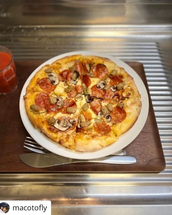 デラックス | TWO WAY PIZZA