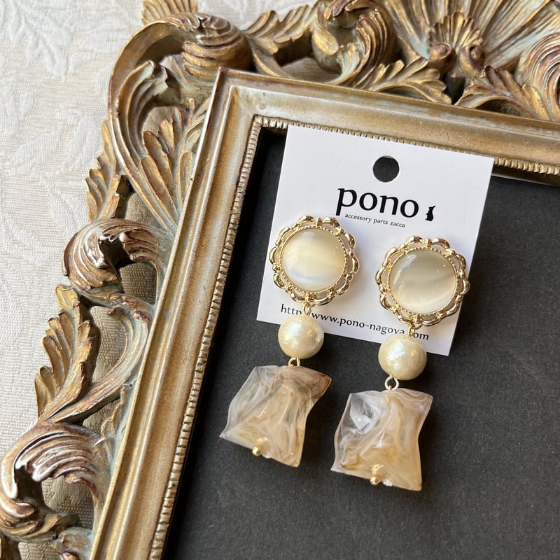 大理石風キューブのクラシカルピアス | pono-nagoya