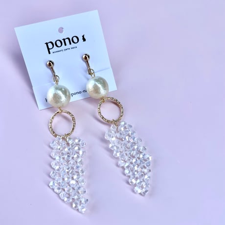 ホワイトオーロラビーズチャーム　アクセサリー