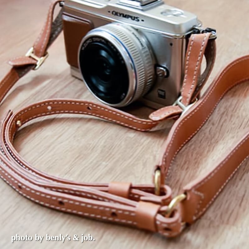 BALABUSHKA REMNANTSレザー カメラ ストラップ スタースタッズ BALABUSHKA REMNANTSレザー カメラ ストラップ スタースタッズ