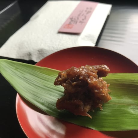 【味噌くるみ】(100㌘)　お山の胡桃がゴロゴロ入った甘辛い味噌胡桃。
