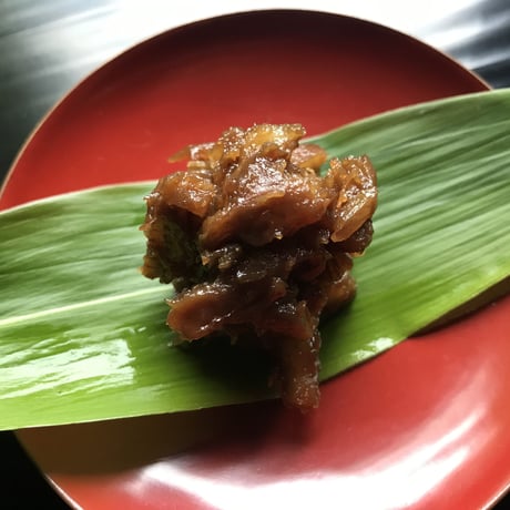 【味噌くるみ】(100㌘)　お山の胡桃がゴロゴロ入った甘辛い味噌胡桃。
