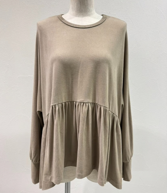 CYANTOKYO（シアントーキョー） ラウンドギャザーウォームドルマンTOPS