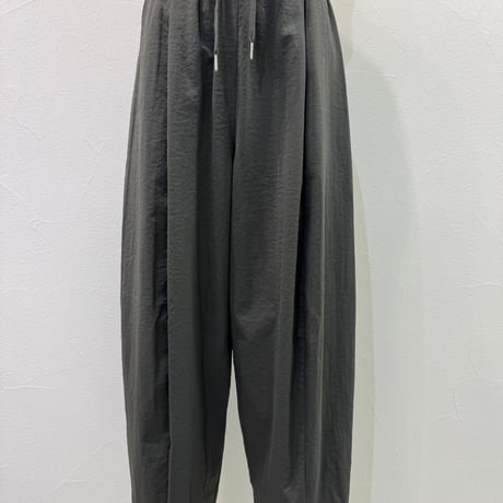 26SS予約アイテム　CYANTOKYO（シアントーキョー）ヘムタックグロッシーイージーパンツ