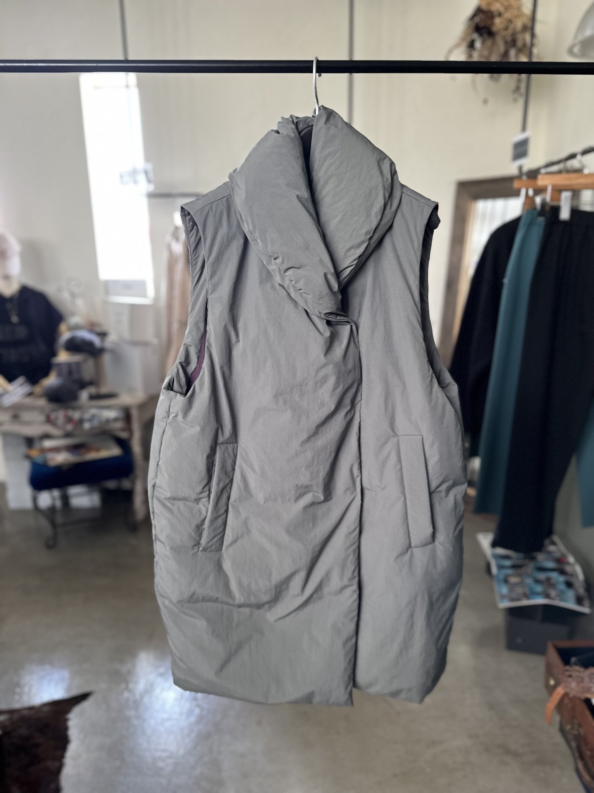 グレー ダウンベスト ショールカラー ショールカラーロングダウンベスト | ZAZABYS