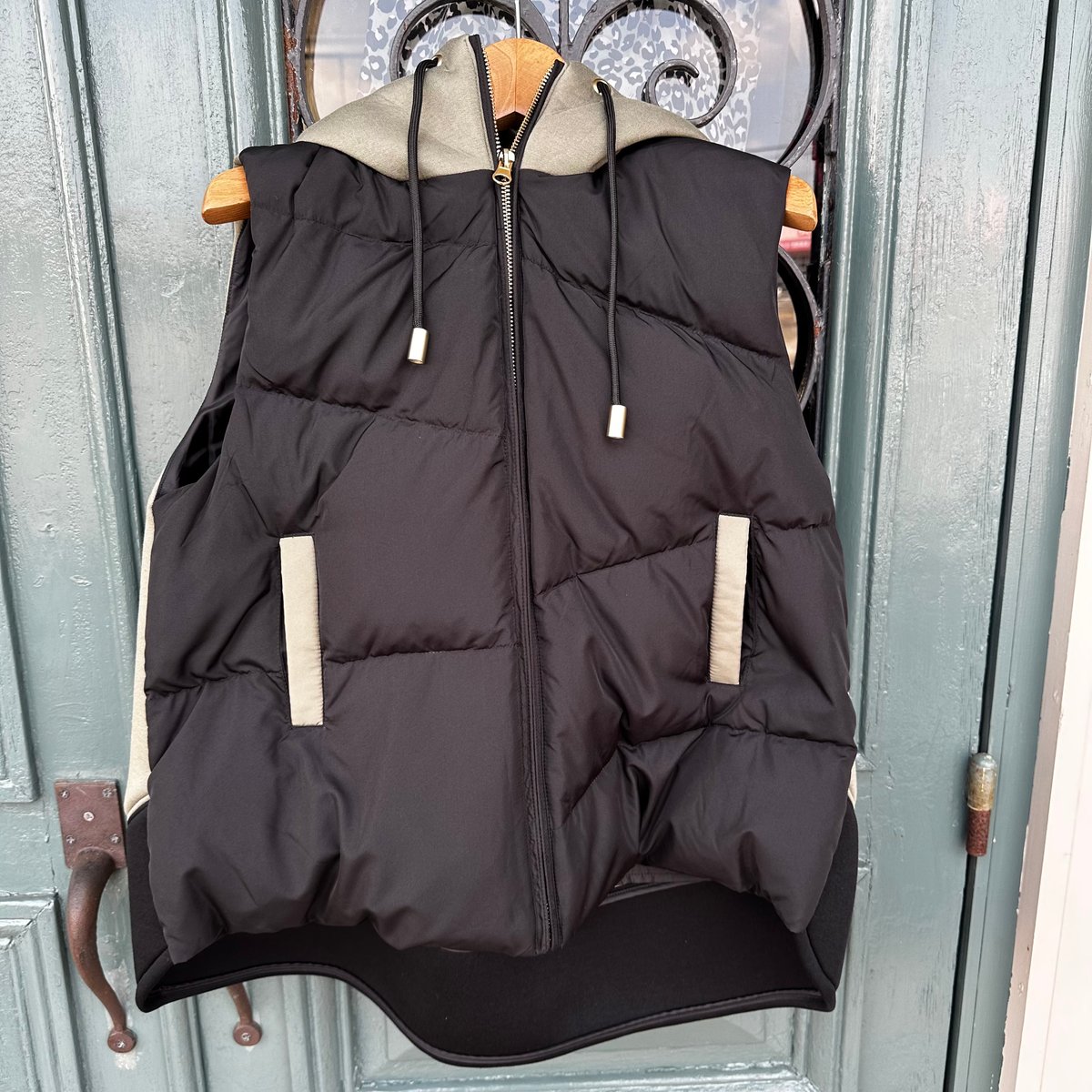 THIRTY-THREE 33°C フード付きダウンベスト 33℃】(サーティースリー