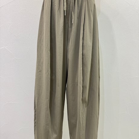26SS予約アイテム　CYANTOKYO（シアントーキョー）ヘムタックグロッシーイージーパンツ