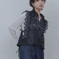Eimeelaw(エイミーロー）エンブロイダリーパネルレースベスト