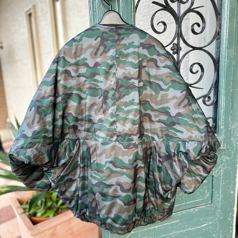 かか、dignitecollier/リバーシブルダウンコート Dignitecollier（ディニテコリエ）リバーシブルカモフラージュ柄