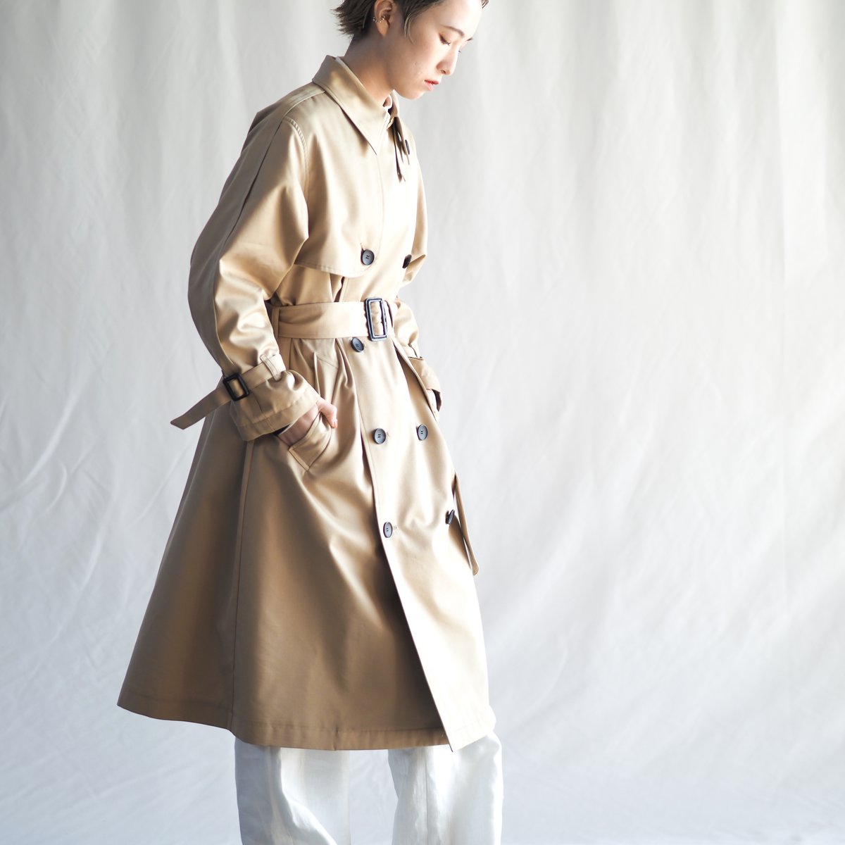 新見本工場　トレンチコートサイズ2 新品タグ付　　　　　　　ライナー付き はたやトレンチ【ベージュ】002CO ［ コットン × メリノウール ］ | 新