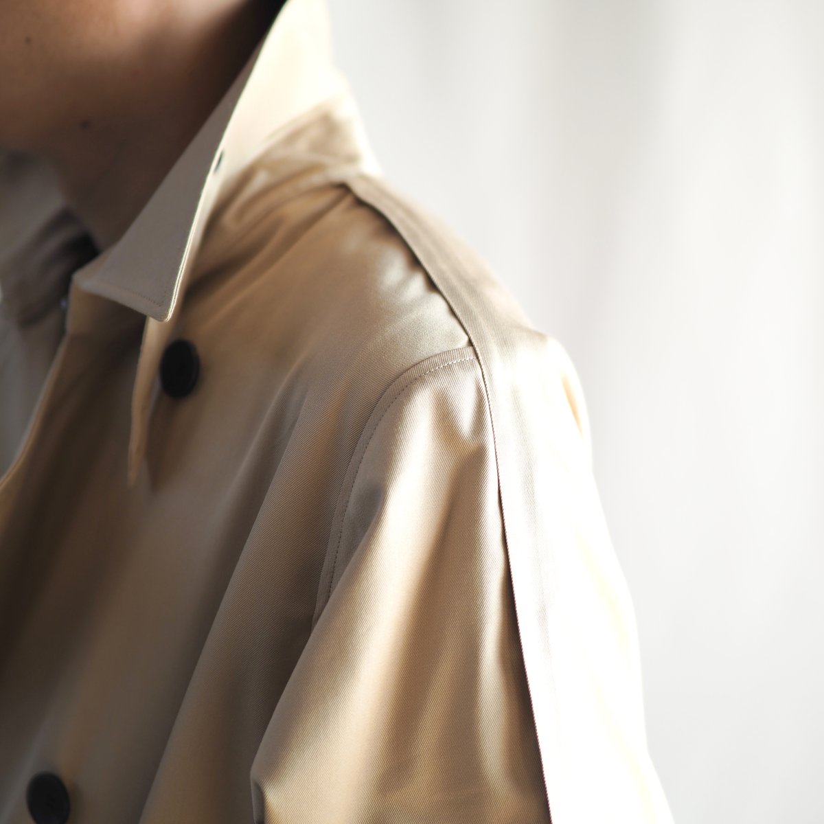 新見本工場　トレンチコートサイズ2 新品タグ付　　　　　　　ライナー付き はたやトレンチ【ベージュ】002CO ［ コットン × メリノウール ］ | 新