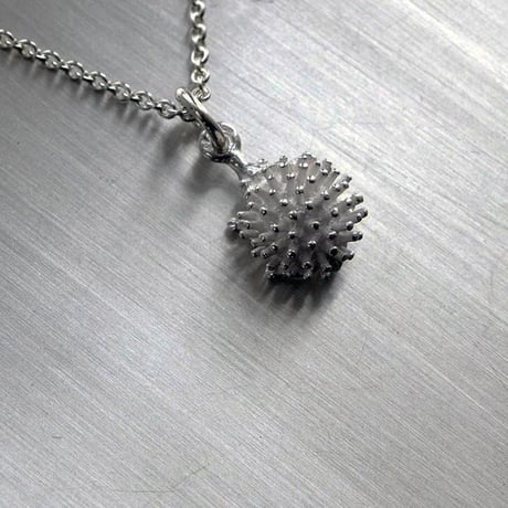 ネックレス シルバー925 北欧デザイン ハンドメイド フィンランド製 ギフト | Sassi Design： ハリネズミ