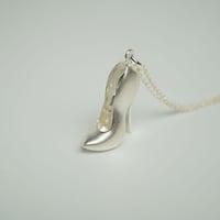 ネックレス ハイヒール シルバー925 北欧デザイン ハンドメイド フィンランド製 ギフト | Sassi Design： ファム