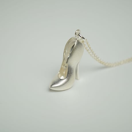 ネックレス ハイヒール シルバー925 北欧デザイン ハンドメイド フィンランド製 ギフト | Sassi Design： ファム