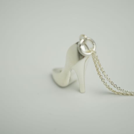 ネックレス ハイヒール シルバー925 北欧デザイン ハンドメイド フィンランド製 ギフト | Sassi Design： ファム