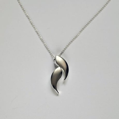 ネックレス  葉っぱ モチーフ シルバー925北欧デザイン ハンドメイド フィンランド製 ギフト | Sassi Design： オータム