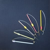 Blå Form カブトピン （リング付き）