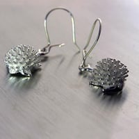 ピアス シルバー925 北欧デザイン ハンドメイド フィンランド製 ギフト | Sassi Design：ハリネズミ