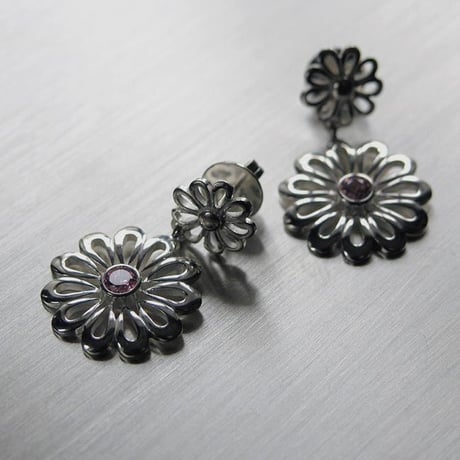 ピアス シルバー925  花モチーフ 北欧デザイン ハンドメイド フィンランド製 ギフト | Sassi Design：サマー