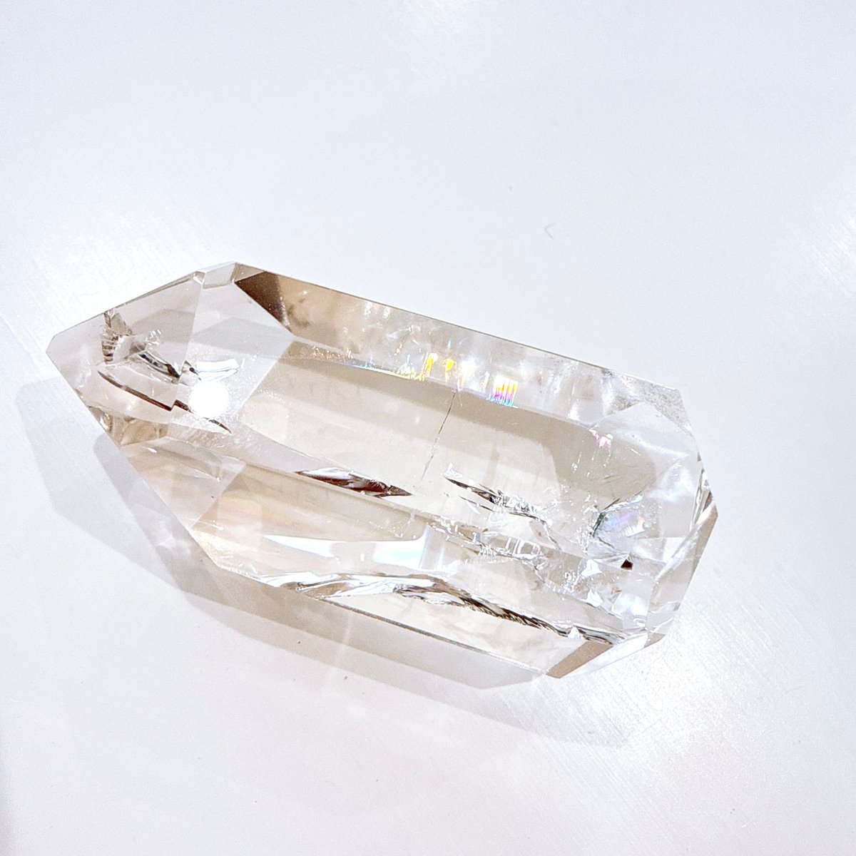 高品質　透明　虹入　クリアクォーツ　ダイアモンド　スタンド付 New✨高透明度✨虹入り🌈🤍アイリスクォーツ水晶🤍✨お守りクリスタル