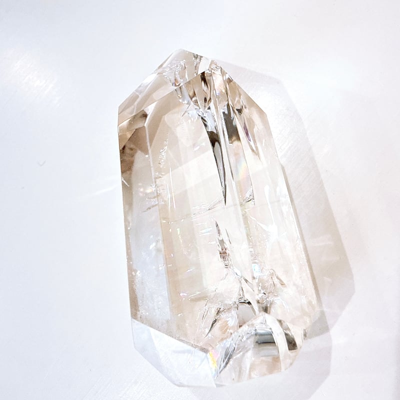 高品質　透明　虹入　クリアクォーツ　ダイアモンド　スタンド付 New✨高透明度✨虹入り🌈🤍アイリスクォーツ水晶🤍✨お守りクリスタル