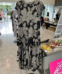 44310 パラダイスガーデン柄フレンチAラインワンピース