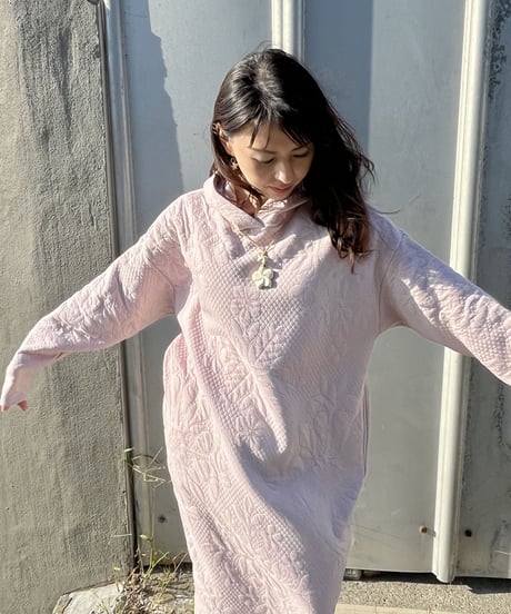14305 ダイヤキルト柄キルティングフーディドワンピース