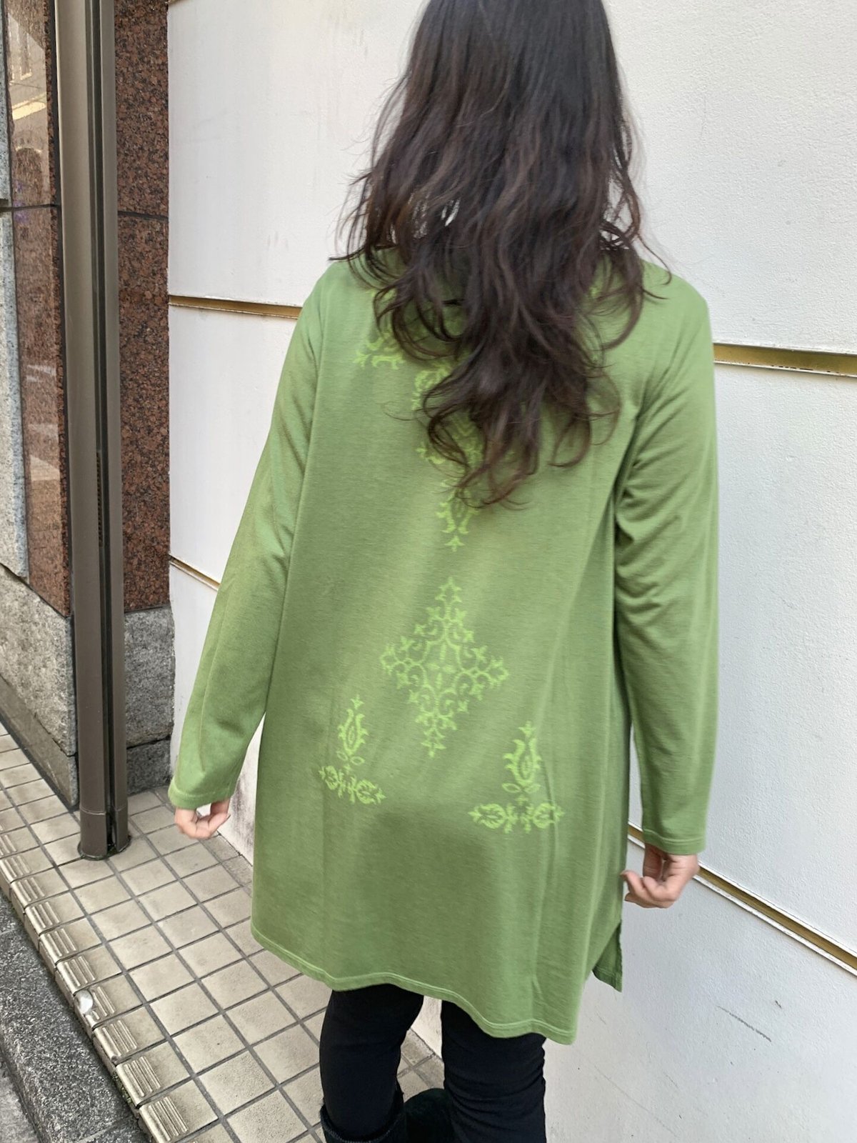 24003 綿モダール天竺キルト刺繍プリントチュニック | Pikake