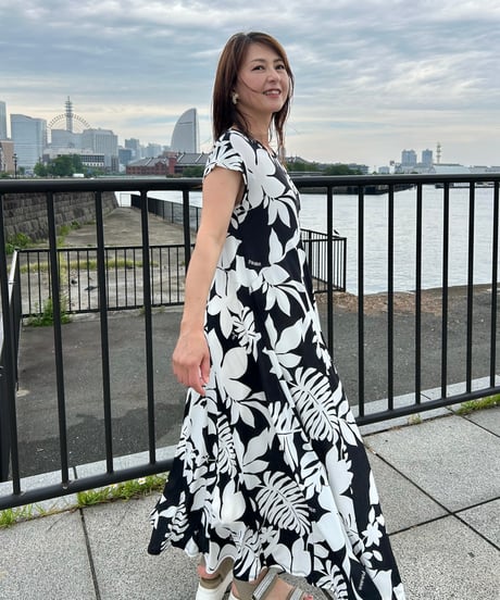 44310 パラダイスガーデン柄フレンチAラインワンピース