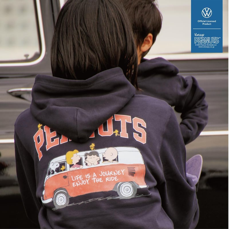 VW×PEANUTSコラボ KIDS BUSと仲間たちバックプリントプルパーカー