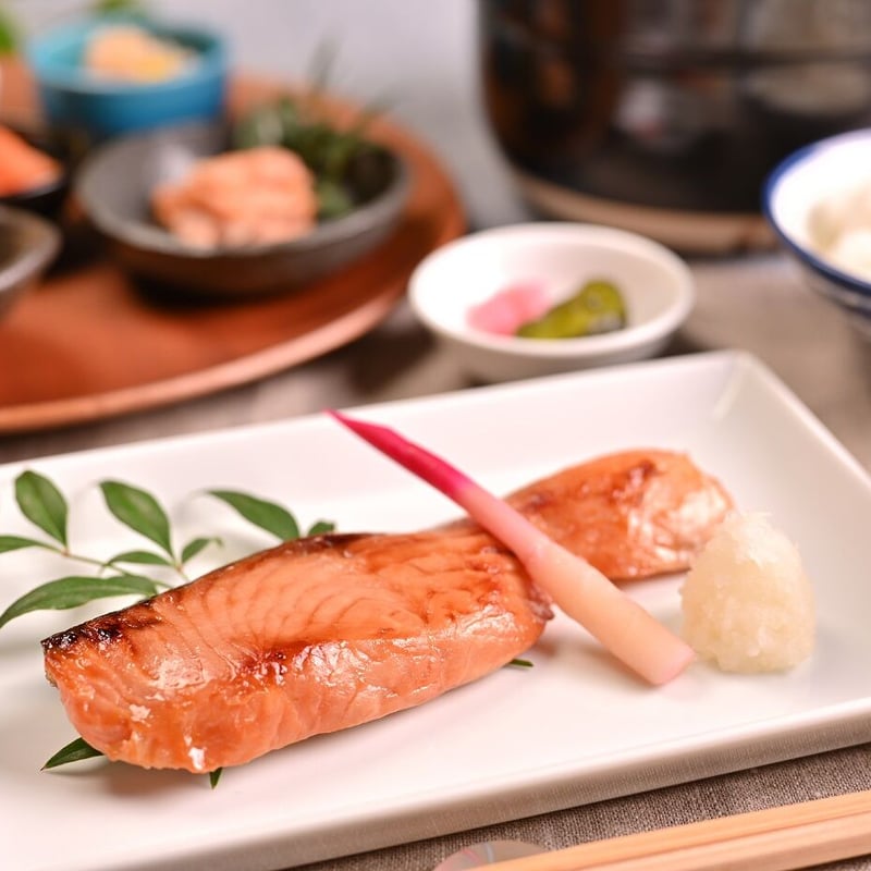 日本酒銀鮭ギフトセット 【2404】（銀鮭味噌漬4切 青善オリジナル純米