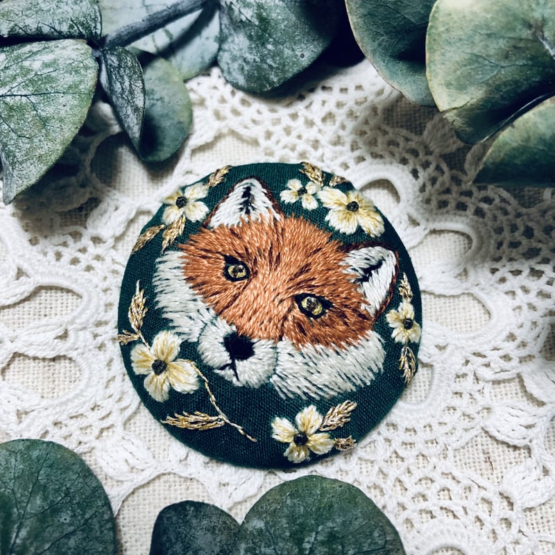 weekends手と花のデザインブローチ 再販＞可憐なお花が咲き乱れるオートクチュール刺繍の紫陽花