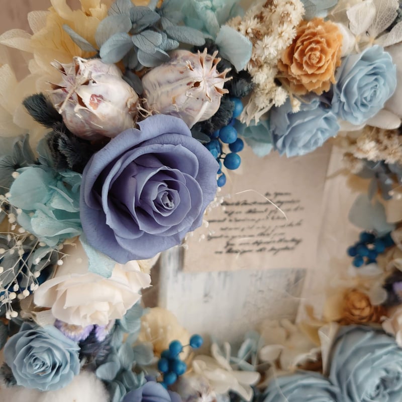 シャビーブルーのガーベラ♡ハーフリース　ブルーグレー　アンティーク調 シャビーブルーのガーベラ♡ハーフリース ブルーグレー アンティーク調