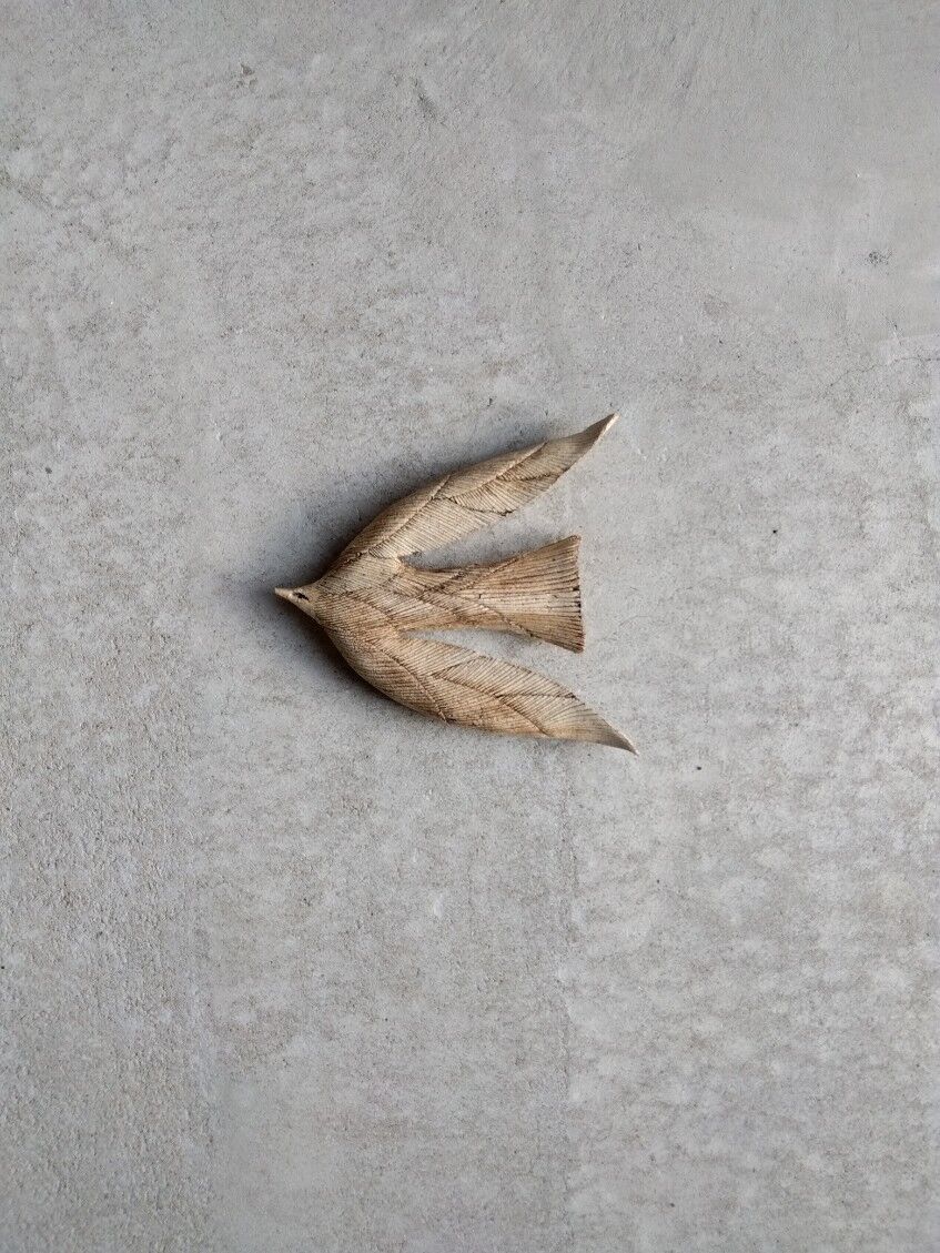 マンゴーウッド　LAND 壁掛け　飛ぶ鳥の彫刻 fit=scale-down,w=1200