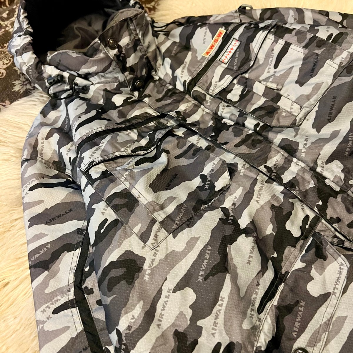 AIRWALK スキー 赤 迷彩 デザイン 【 “AIRWALK” camouflage