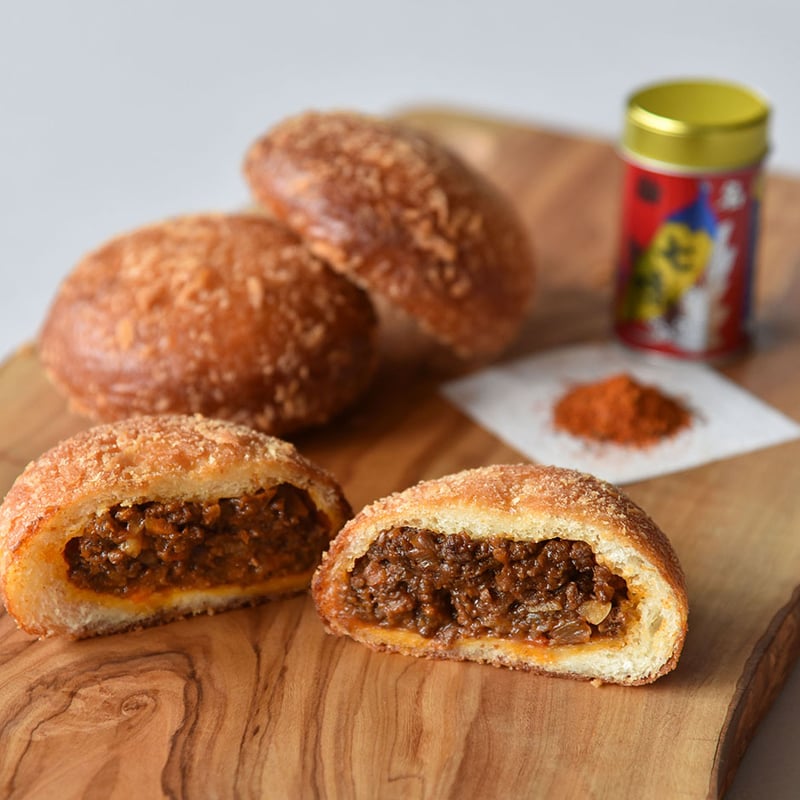 カレーパン★ 温めるだけの【あっぱれ！おかざきカレーパン】〈特製 オカザえもん