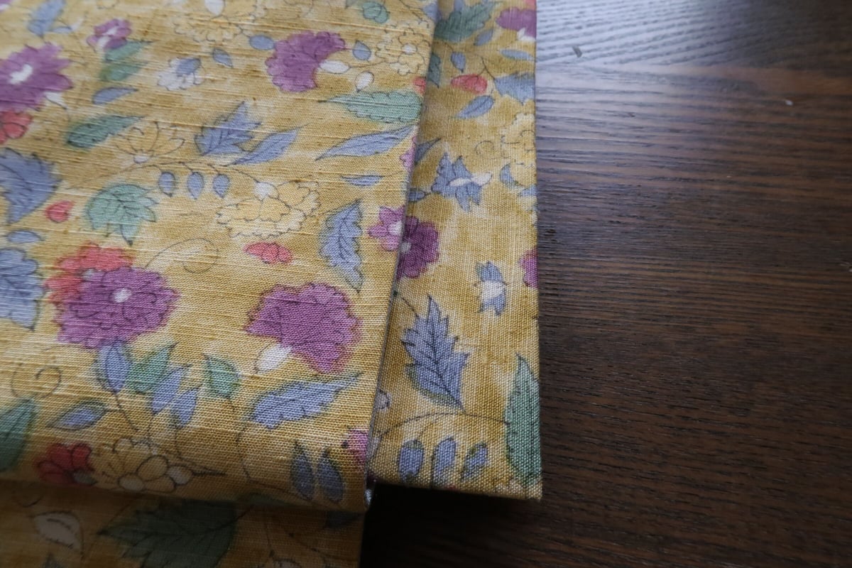 名古屋帯 辛子色地に草花の紬x白群地に花唐草の紬 | 野の草 名古屋帯 辛子色地に草花の紬x白群地に花唐草の紬 | 野の草