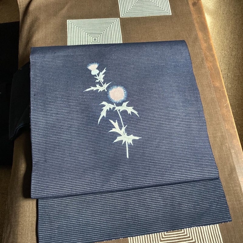 夏名古屋帯 麻 刺繍　アザミ柄　アンティーク アザミの刺繍絽紗名古屋帯 38,500円(税込)帯23-06-53ご売約済