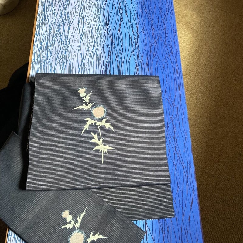 夏名古屋帯 麻 刺繍　アザミ柄　アンティーク アザミの刺繍絽紗名古屋帯 38,500円(税込)帯23-06-53ご売約済