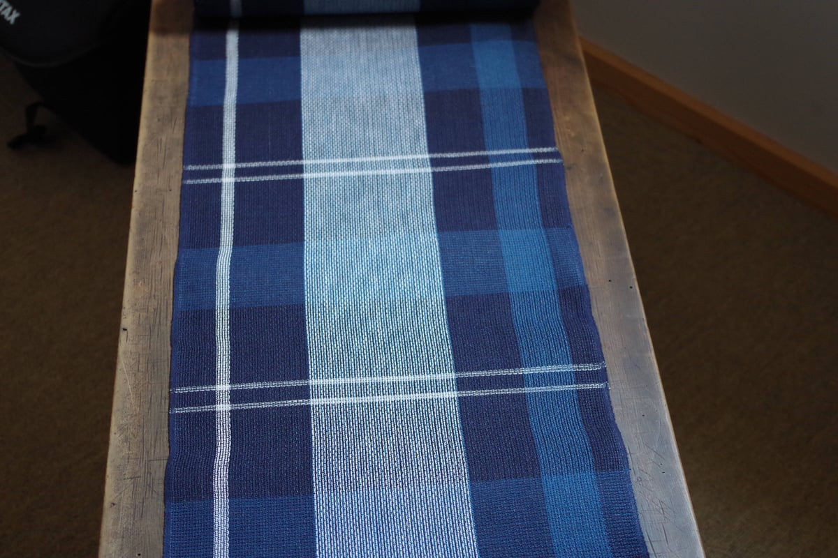 衣類　名古屋帯　白濃紺色模様 銀座【K-8183】博多織 八寸織名古屋帯 深い紺色 縞に横段（反端付