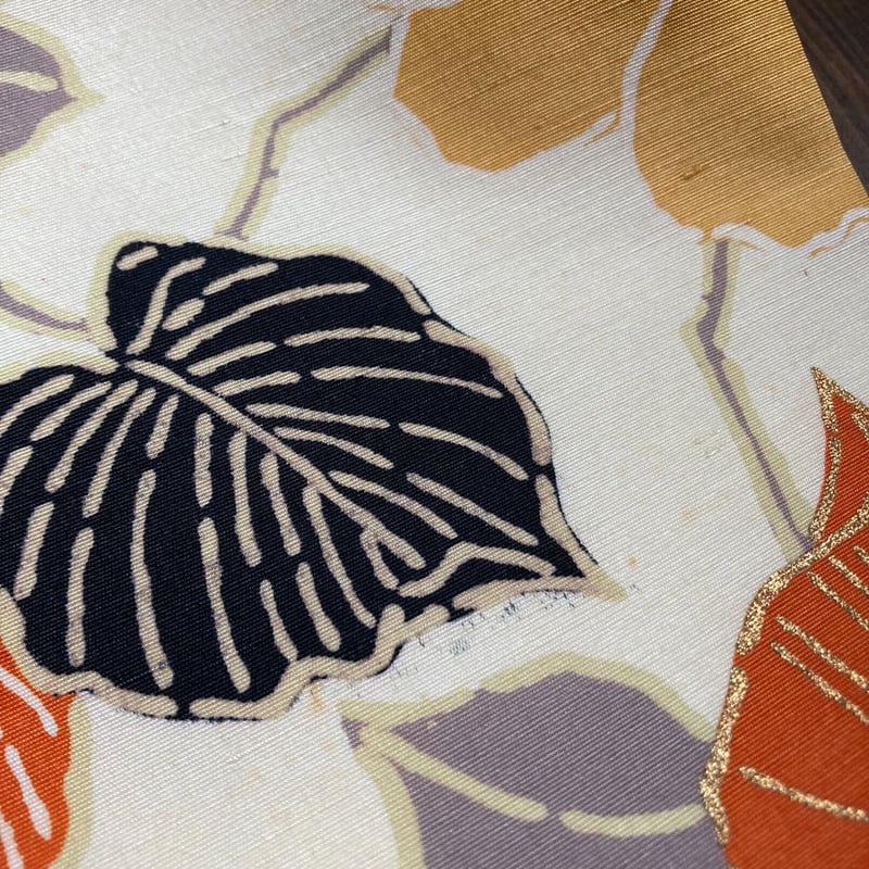 半幅帯★正絹★花織★紬★総柄 Kisste 半幅帯 正絹 リバーシブル 召しませ花 黒 グレー