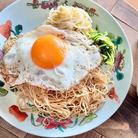 放牧豚「愛農ナチュラルポーク」の肉餃子（冷凍）無添加　ニンニク不使用　8人前　40個入り　＋餃子用特製胡麻だれ・味付香港麺4食セット　3月19日（木）〜3月21日（土）発送分　送料着払い