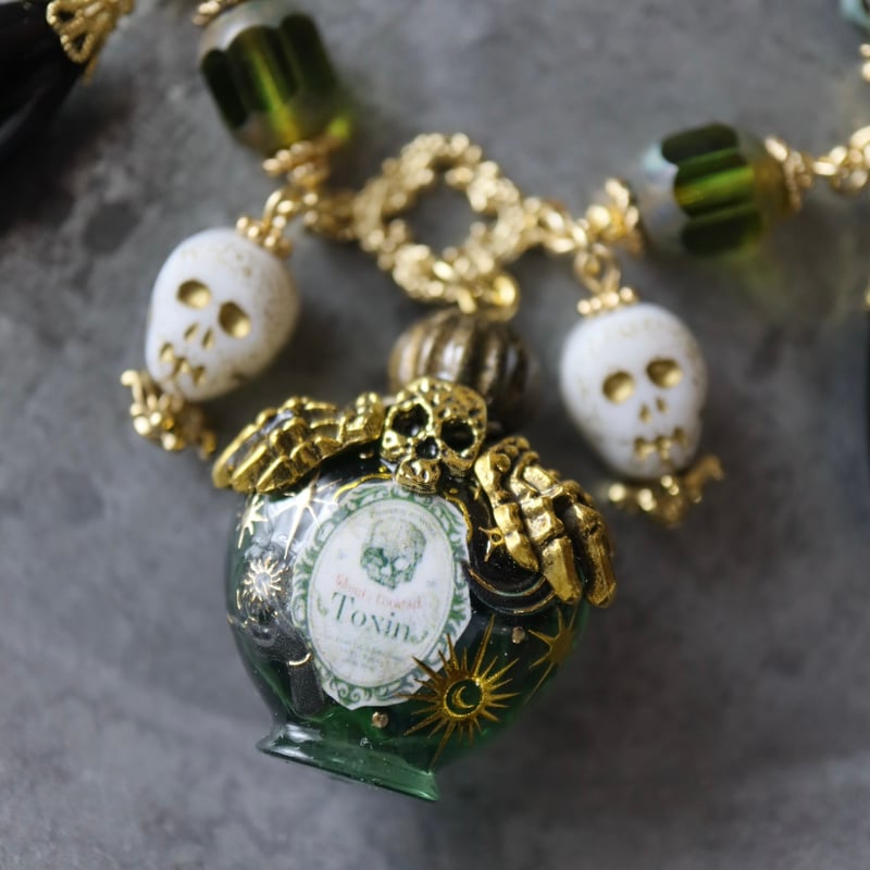 PSB-2】小さな毒瓶のビーズネックレス | ピヨノメ 造形舎
