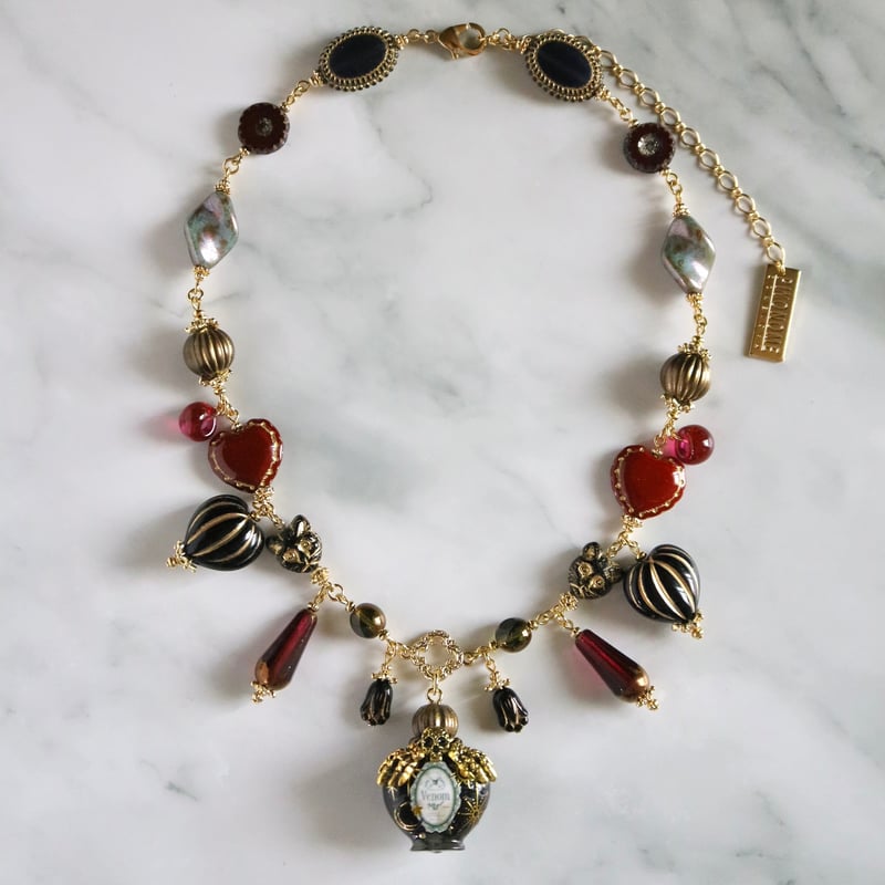 PSB-6】小さな毒瓶のビーズネックレス | ピヨノメ 造形舎