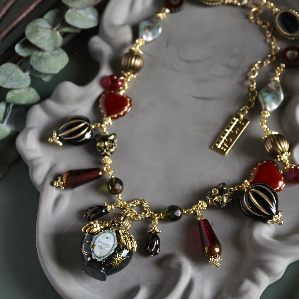 PSB-6】小さな毒瓶のビーズネックレス | ピヨノメ 造形舎